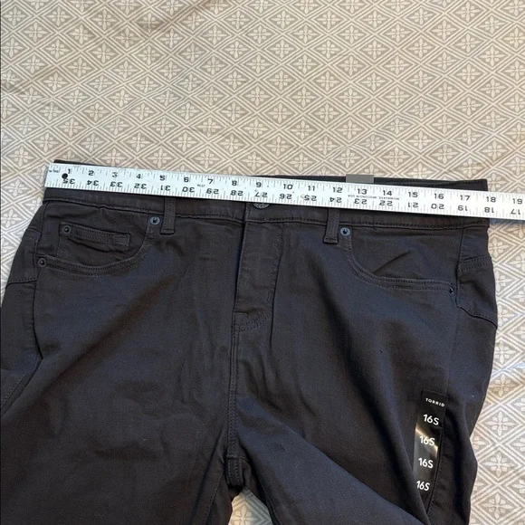 Size 16S 16 short Torrid Bombshell skinny jeans black NWT - Picture 4 of 8